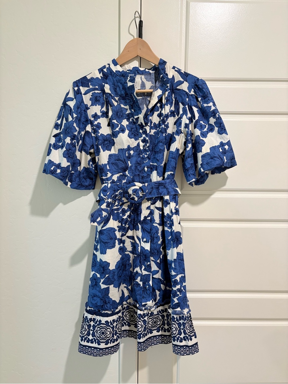Joie White and Blue Floral Belted Dress With Pockets Sz 4
